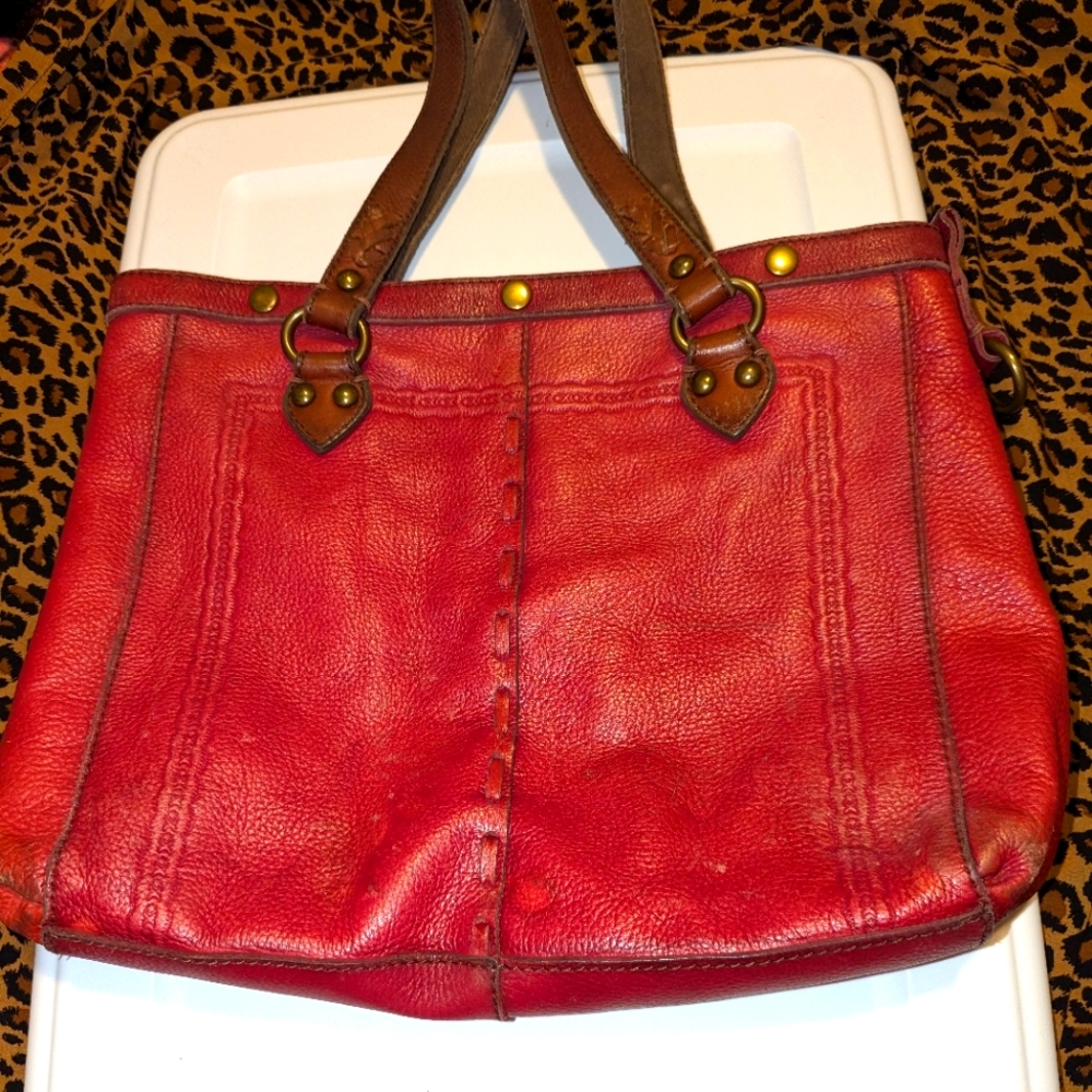VTG LUCKY BRAND LEATHER BAG red pebbled leather bag.